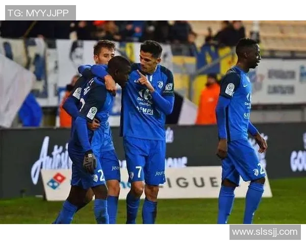 赫塔菲主场迎战埃瓦尔双方争夺关键三分展现实力较量